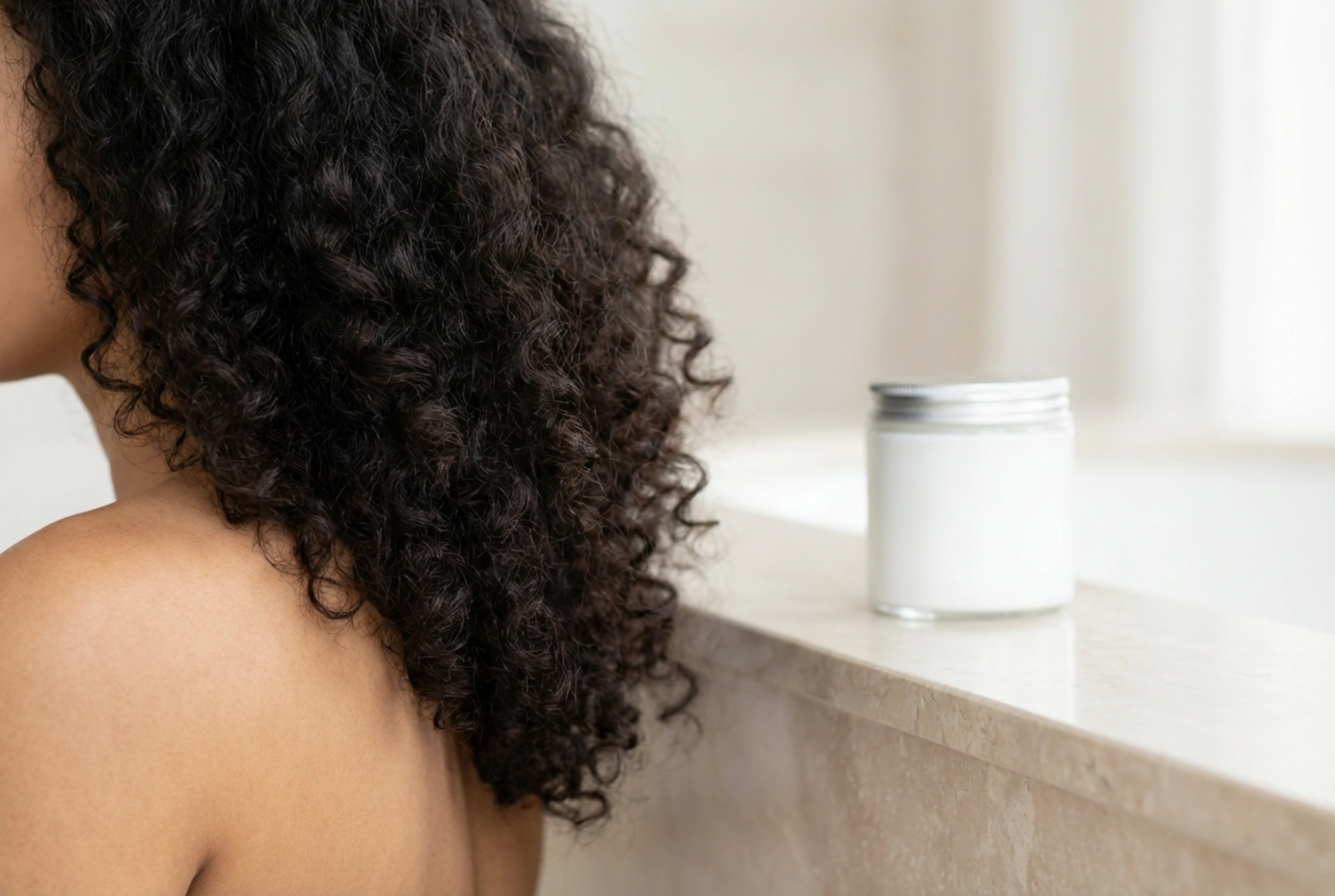 Kiharoiden määrittely ilman raskautta: hiusnaamio kiharille hiuksille