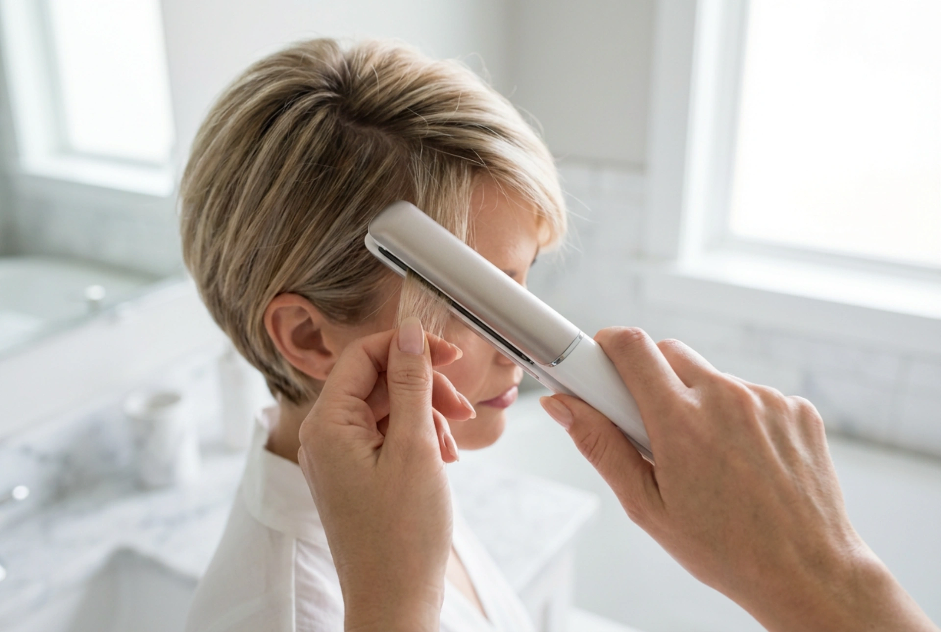 Ohut suoristusrauta: ratkaisu lyhyille hiuksille, otsatukalle ja baby hair -hiuksille