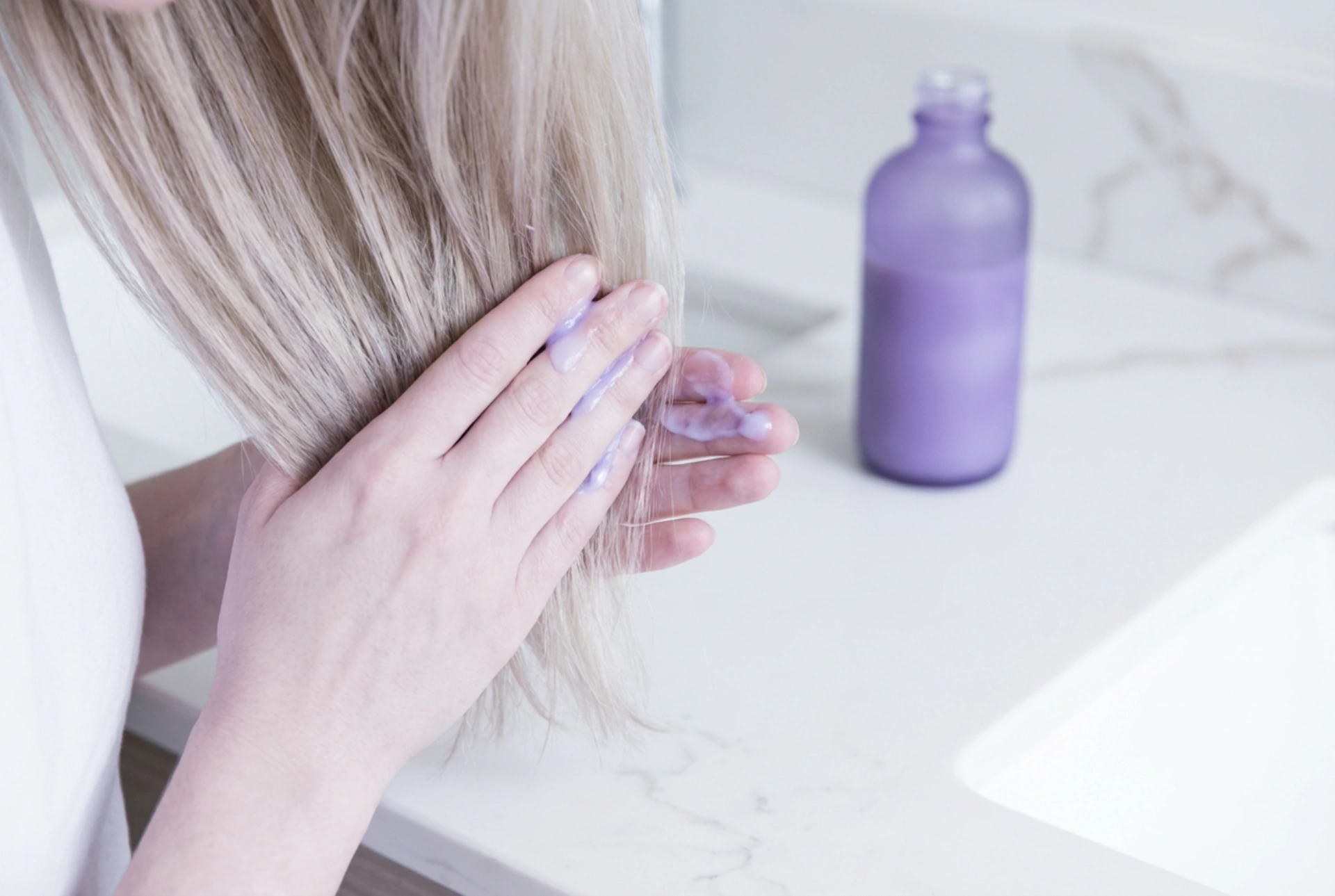 Violetti hoitoaine: keltaisten sävyjen neutralointi vaihe vaiheelta