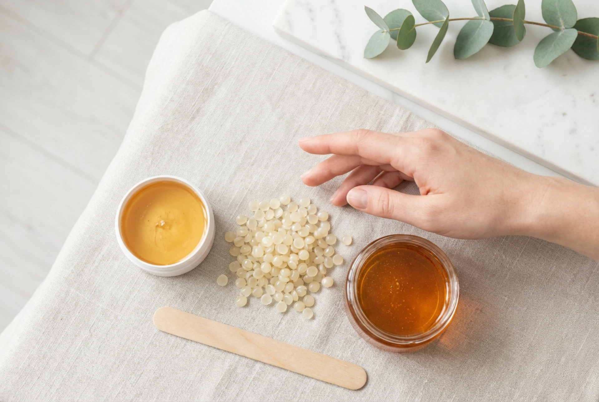 Miten valita oikea vaha karvanpoistoon: tyypit, käyttö ja yleiset virheet